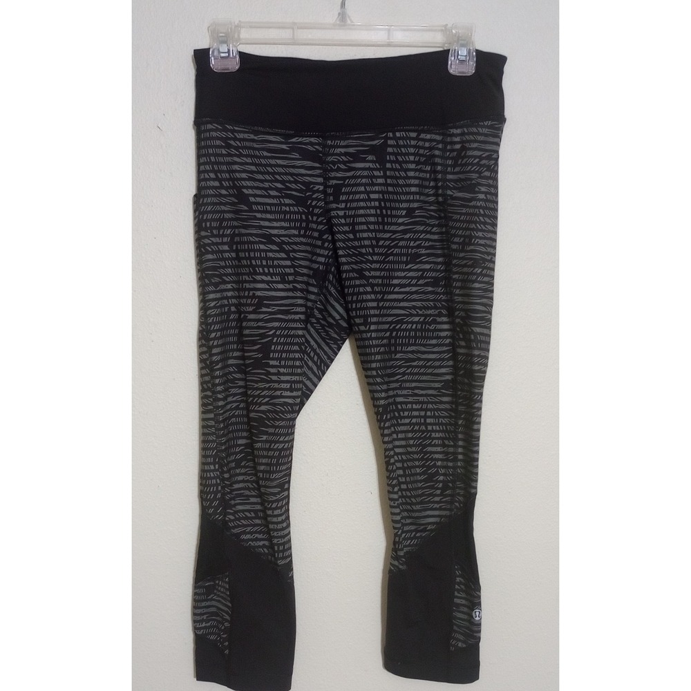 Lululemon Pace Rival Crop Leggings Black Gray Striped Running Workout  Size 6